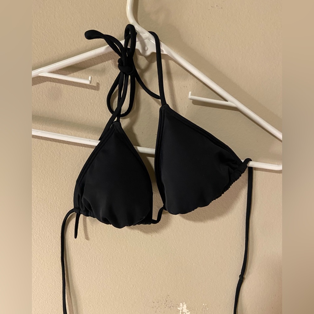 Black Kirra bikini top perfect condition size small